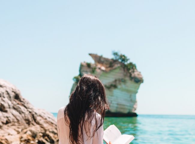 Viagens literárias: 11 roteiros para conhecer o mundo através dos livros