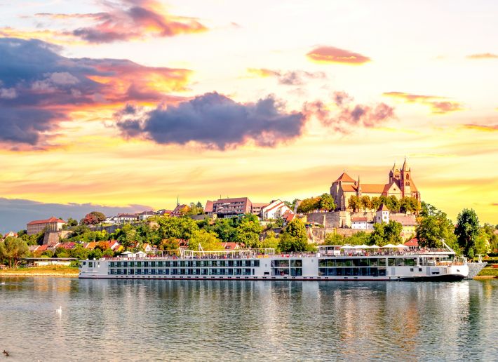 AS BELEZAS DO RIO RENO EM UM CRUZEIRO EM PORTUGUÊS NA EUROPA